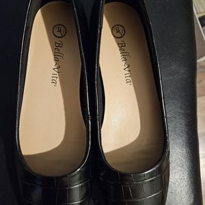 NWOT Belle-Vita Black Size 6